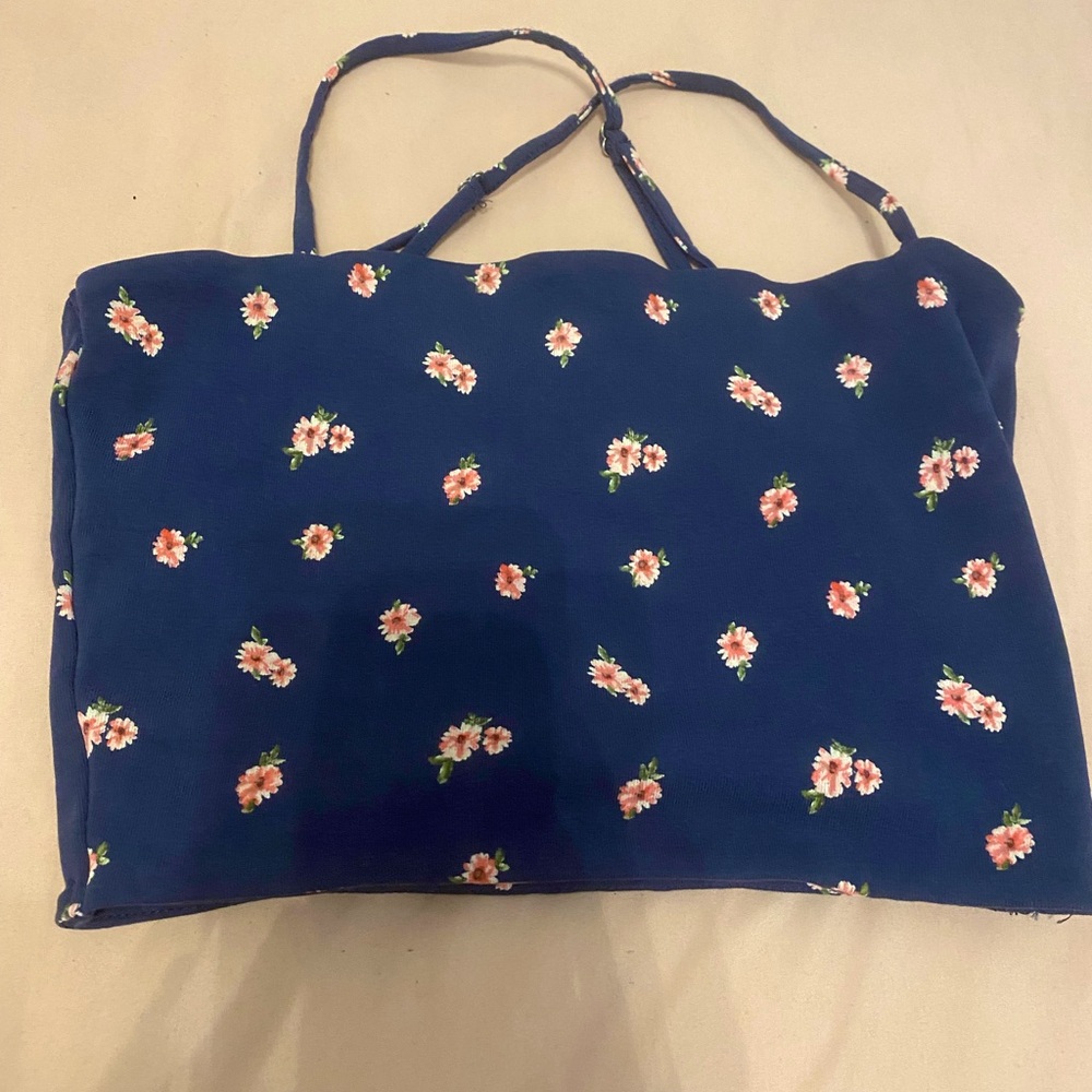 Navy blue floral halter top with adjustable straps 💙